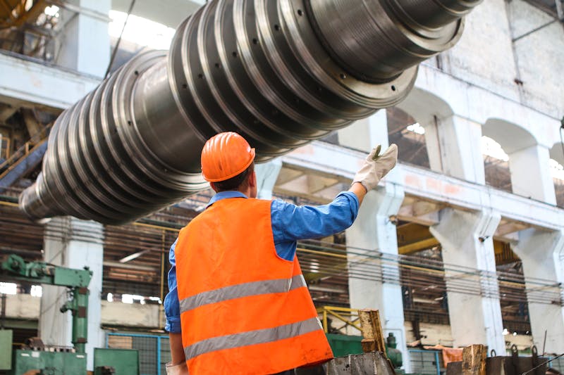 Impianto industriale con emissioni, illustrazione del tema della decarbonizzazione